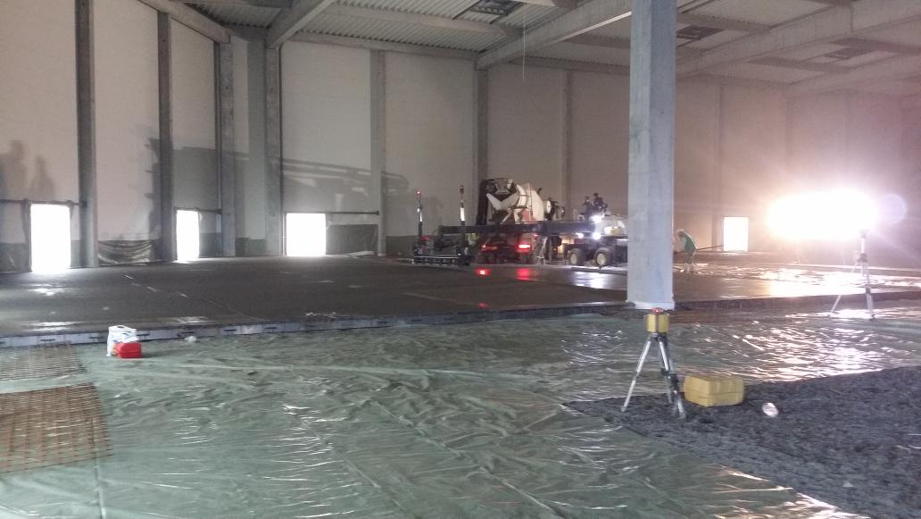 PLACEO_Lyon's tweet photo. Voici quelques photos de notre chantier de CSP à @ClermontFd avec @matmonofloor  et @MonofloorUK  !
Surface 15 000 m2 http://t.co/UGcF0J8cFb