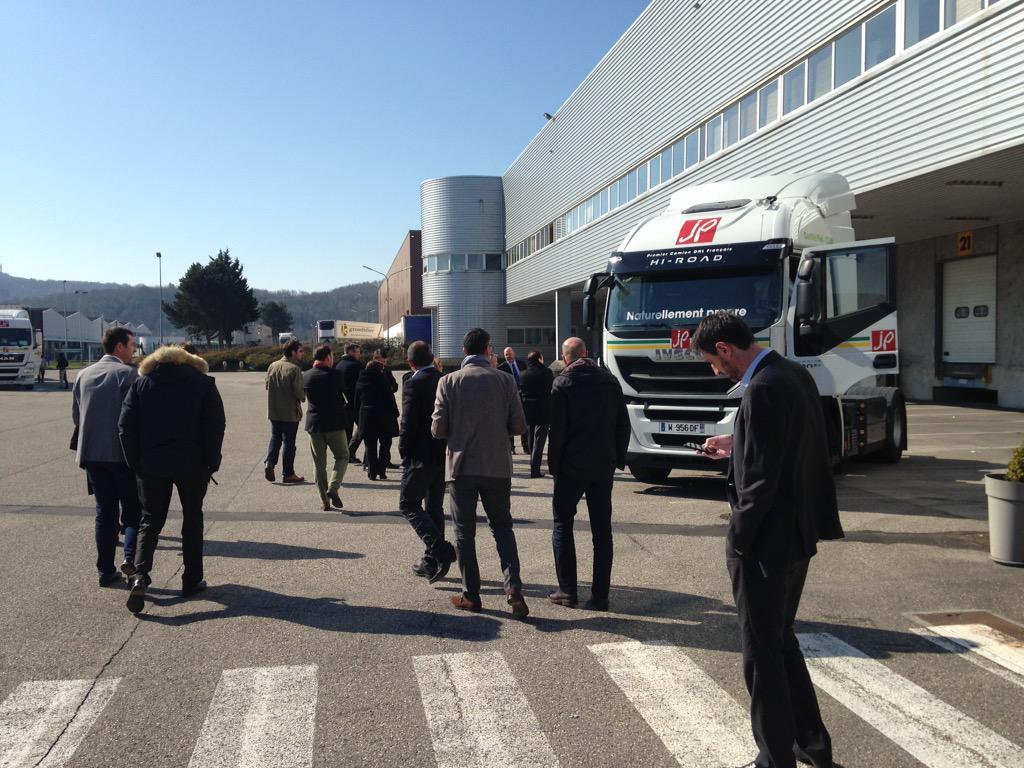 Mobiogaz's tweet photo. Presentation GNV chez transporteur Perrenot pour club #DEMETER http://t.co/i2qOTbzgD3