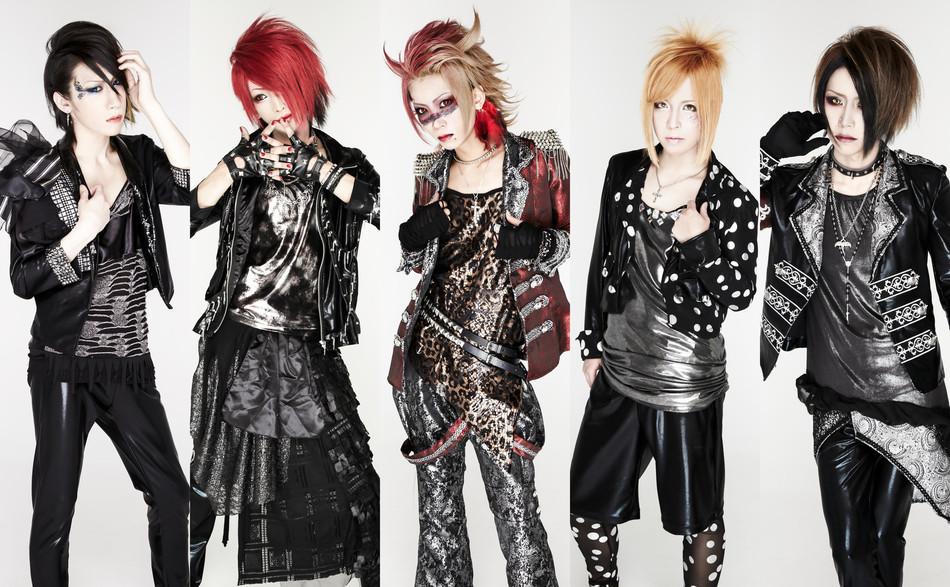Artemis_OA's tweet photo. Artemis are
Grave(Vo.), Yuki(Gt.), Nagi(Gt.), Hiroya(Ba.), Zoe(Dr.)
http://t.co/I8LtDtUZu9 http://t.co/SNQQ4bC81N