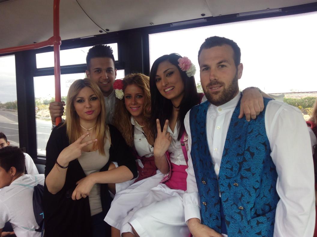 23MariaRuiz's tweet photo. De caminiito al bando ;) http://t.co/a9te7M2lpv