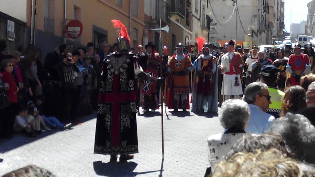chopi_IT's tweet photo. @FilaAsturianos @la_creueta @coixo13 #MYC2015 #SanJordi2015 açò comença!  #Gloria http://t.co/HcoRMy7gkE