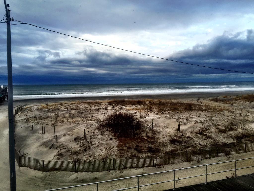 ImBlakeMartin's tweet photo. Beach honkeys.  #engagedANDenraged http://t.co/JjROO3oZvk