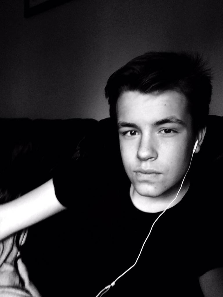 JoshStoneX's tweet photo. Quick before I go out for Easter!🐰 http://t.co/ck8RKuCoKq