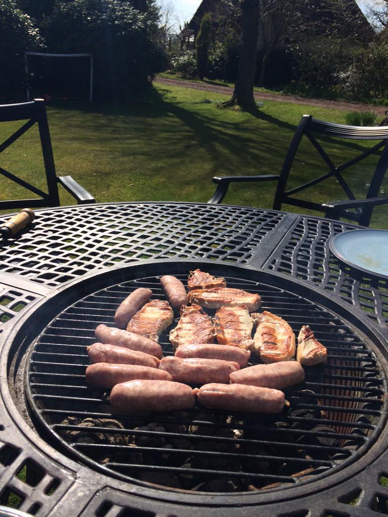 Nancyswarkworth's tweet photo. This might be the only opportunity we get #ceaseit #bbq #Easter2015 http://t.co/dZ0b6sRin9