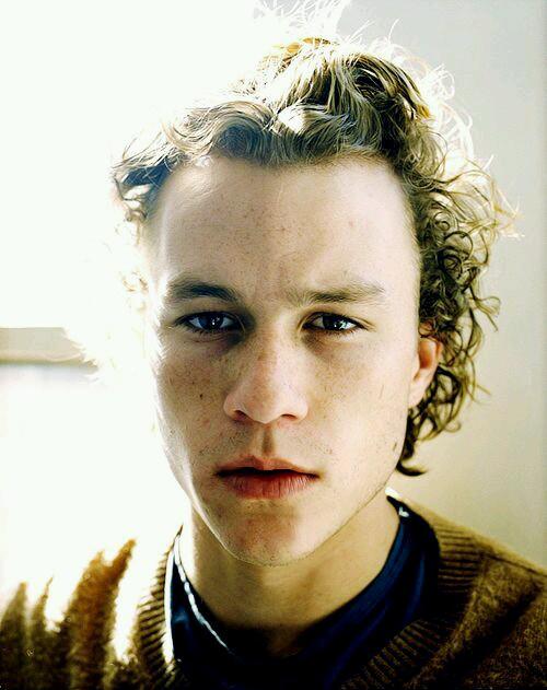 A belated Happy Birthday to Heath Ledger (04.04.1979 ~ 22.01.2008). Never forgotten, always in our heart. =\) 