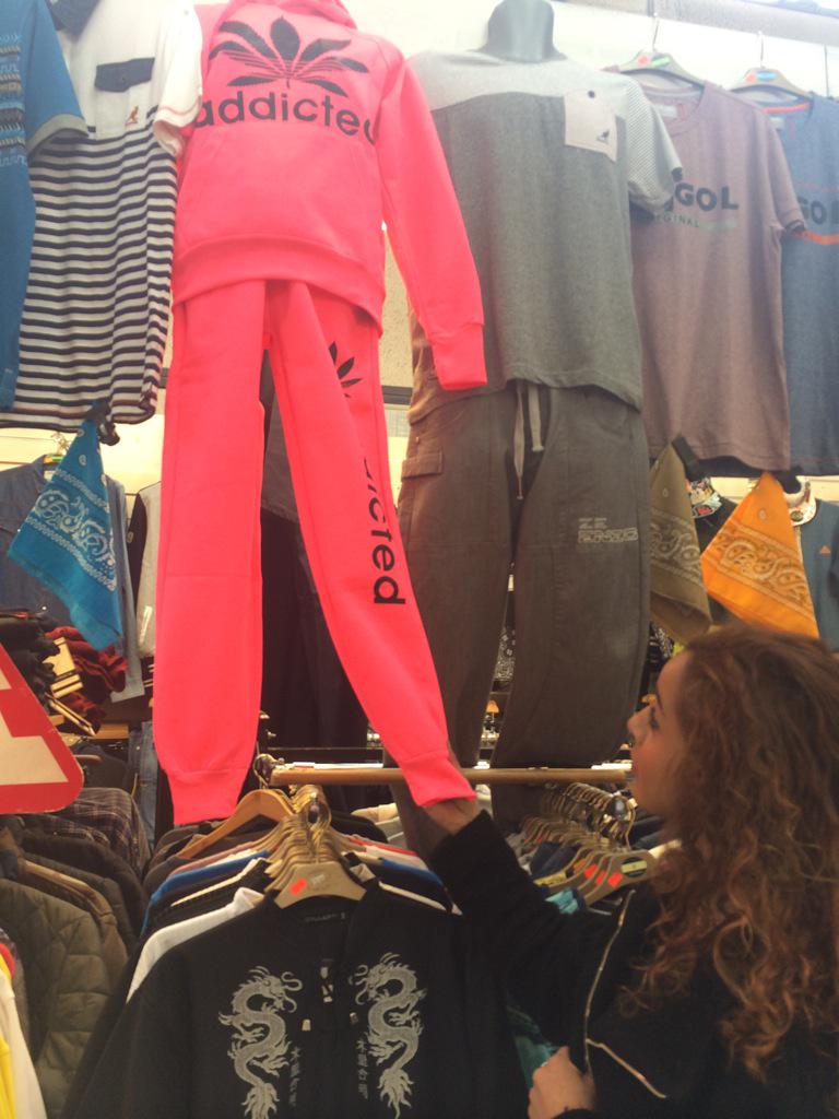 ellagreenw00d_'s tweet photo. Becky having a browse http://t.co/YQh6JjpJb1