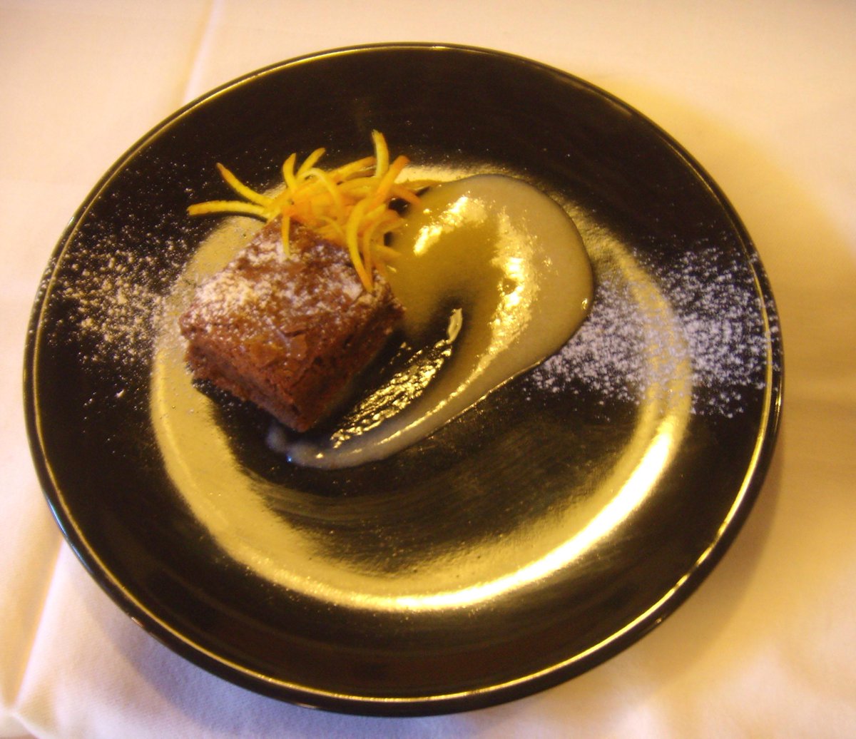 fucinadimerlino's tweet photo. QUADROTTI DI #CIOCCOLATO con coulisse di #vino moscato guarnito con julienne di #limone candito,#ricette #piemonte http://t.co/MLk2x7CR8t