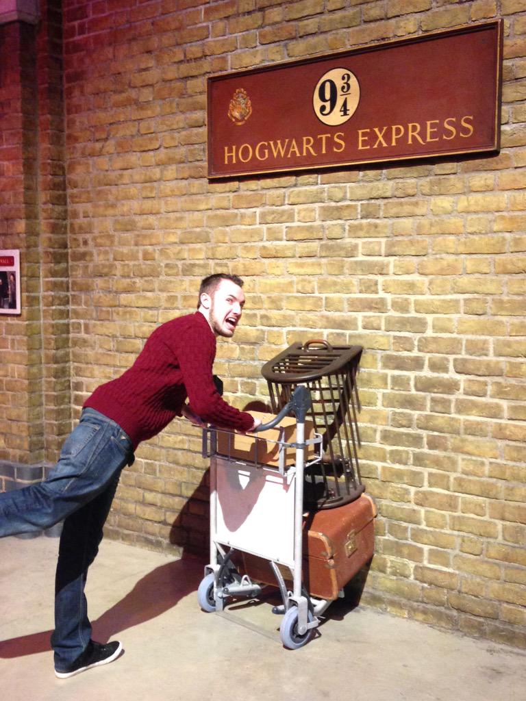 AliceNealee's tweet photo. Heading to platform 9 3/4 #hogwarts #harrypotter #platform9and3/4 http://t.co/mx6iefh5DU