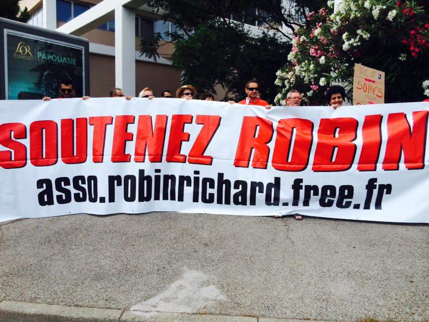 gallusgallus's tweet photo. #soutenezrobin  http://t.co/KuXlcGaugU http://t.co/PkMULorvFI