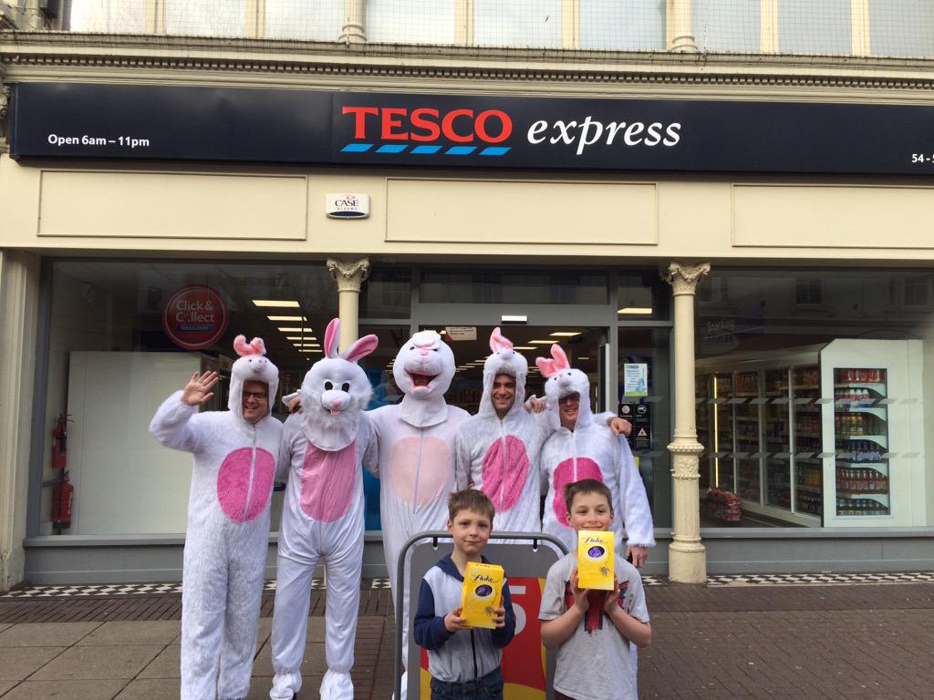 SiSi_w's tweet photo. Easter Fun today!!! @Ricky_Wheeler http://t.co/t9OmlCNzE4