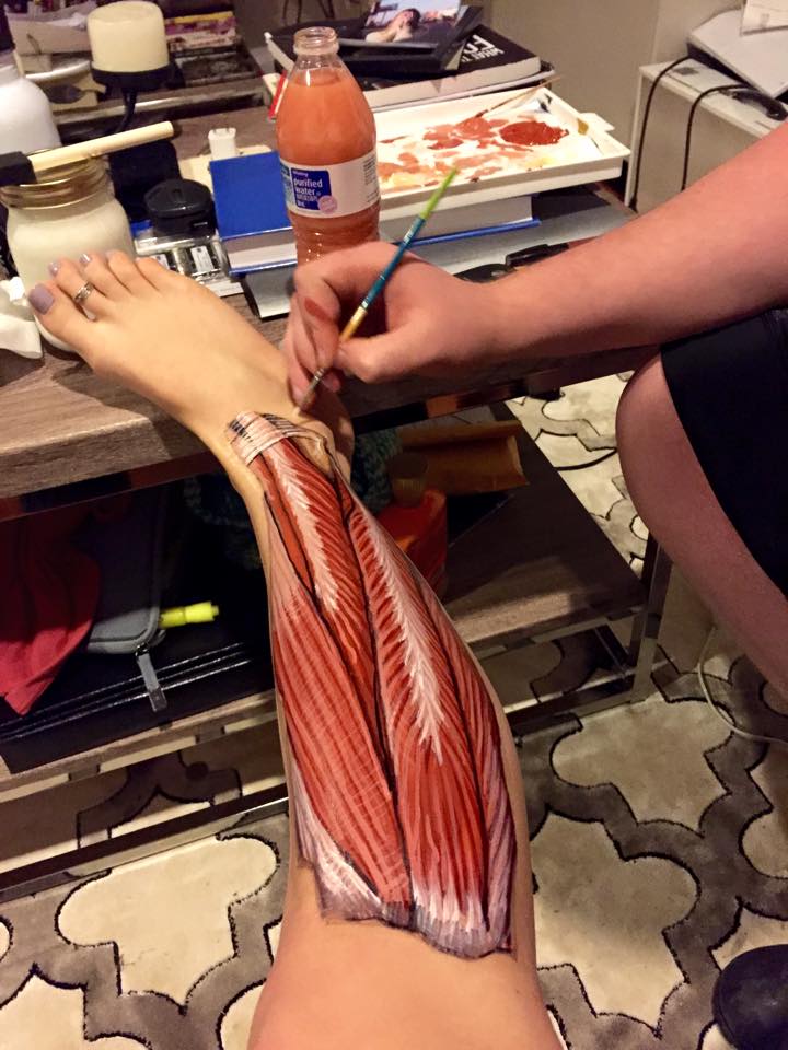 cateterdoblej's tweet photo. Bodypaint de anatomía muscular de Danny Quirk Artwork #anatofrikituits http://t.co/rQw8Cwd8cB