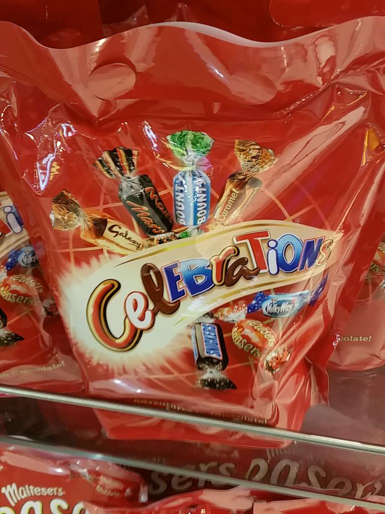 4golfonline's tweet photo. #mastersupdates I am in departures @CoachLockey buying sweets @yourgolftravel #golftrip http://t.co/eyHrUvNGjk