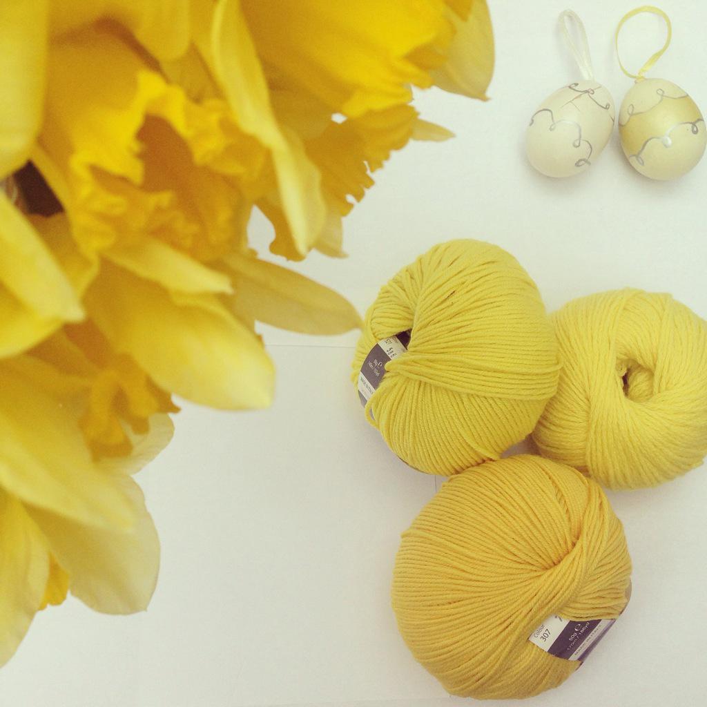 ToddsHandKnits's tweet photo. Happy Easter from all at Todds Hand Knits 🐰🌼🐣 #knitting http://t.co/1nq3hcNric