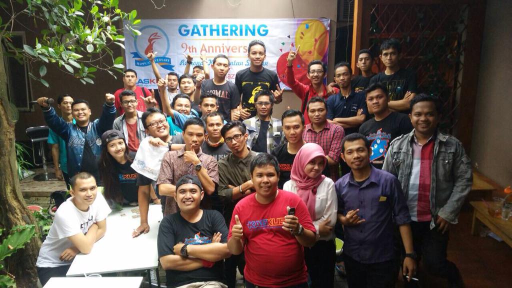 RT <a href="/jenggo_/">Jenggo</a>: Makasih kegilaan nya kawan2 <a href="/KASKUSRegKalSel/">Bubuhan Reg.KalSel</a> anniv ke 9 mereka PECAAAAHHH 

Cc <a href="/kaskus/">KASKUS</a>