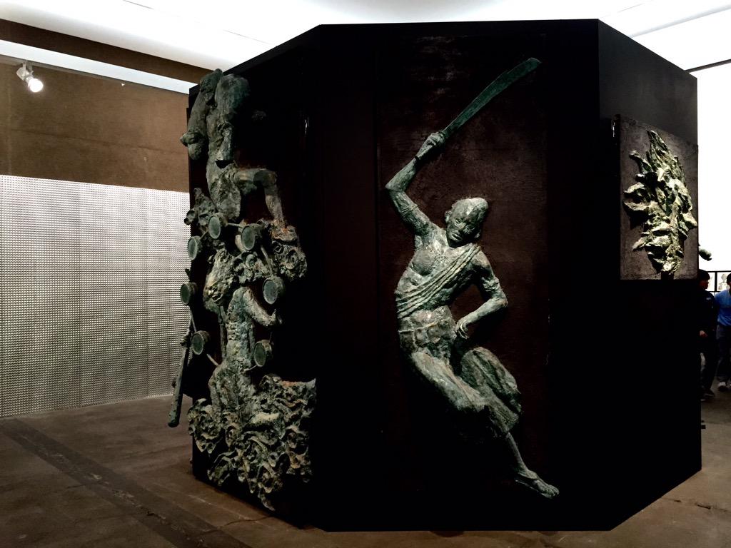 成田亨 美術/特撮/怪獣」の展示作業がはじまりました。本日は鬼の彫刻