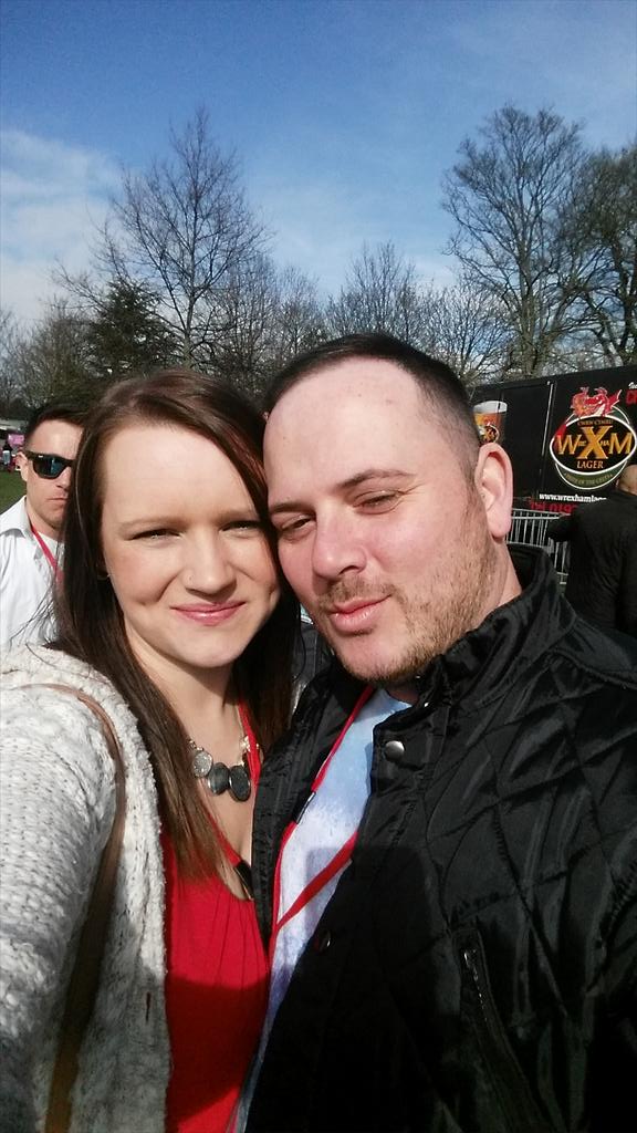 xxGemParryxx's tweet photo. With the host @RLRofficial and @arronlaws at @Wrexposure #loveyouguys #wrexposure http://t.co/uzoh71TRfx