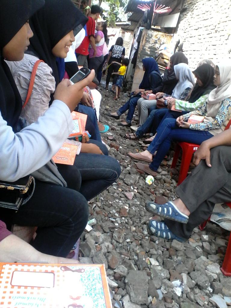 XFourmers_gen8's tweet photo. Tahlilan 40 Hari Almh. Anggi Indriyanti http://t.co/6oDZni0N8A