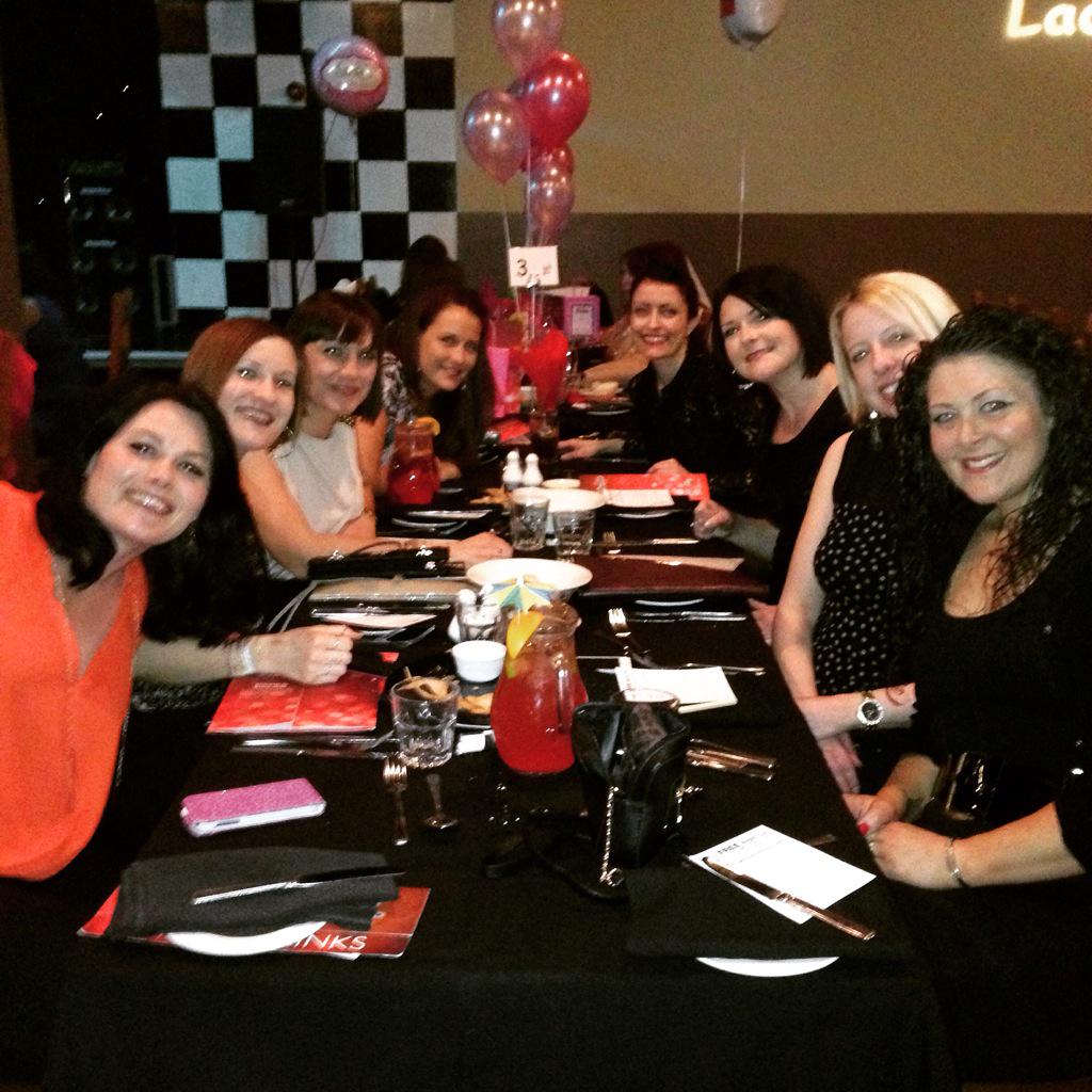 ClaireGreaves's tweet photo. Great night @BistroLive MK with @emmarooly @melmiller79 @rainbowkaz   &amp; the girls, and music quiz winners #team2 http://t.co/JPJ21N8McT