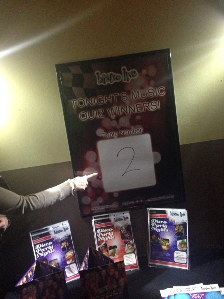 ClaireGreaves's tweet photo. Great night @BistroLive MK with @emmarooly @melmiller79 @rainbowkaz   &amp; the girls, and music quiz winners #team2 http://t.co/JPJ21N8McT