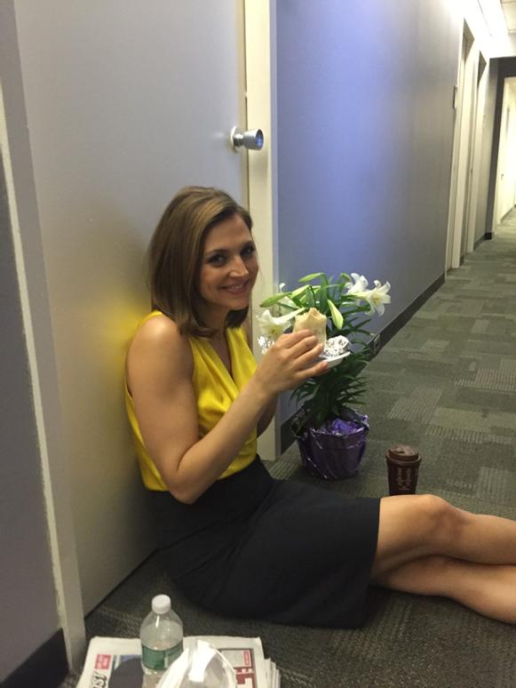 Paula Faris On Twitter That S About Right Locked Out Of My Office Once Again Eating While Waiting For Security To Unlock My Door Gma Http T Co Zznibpgqsf