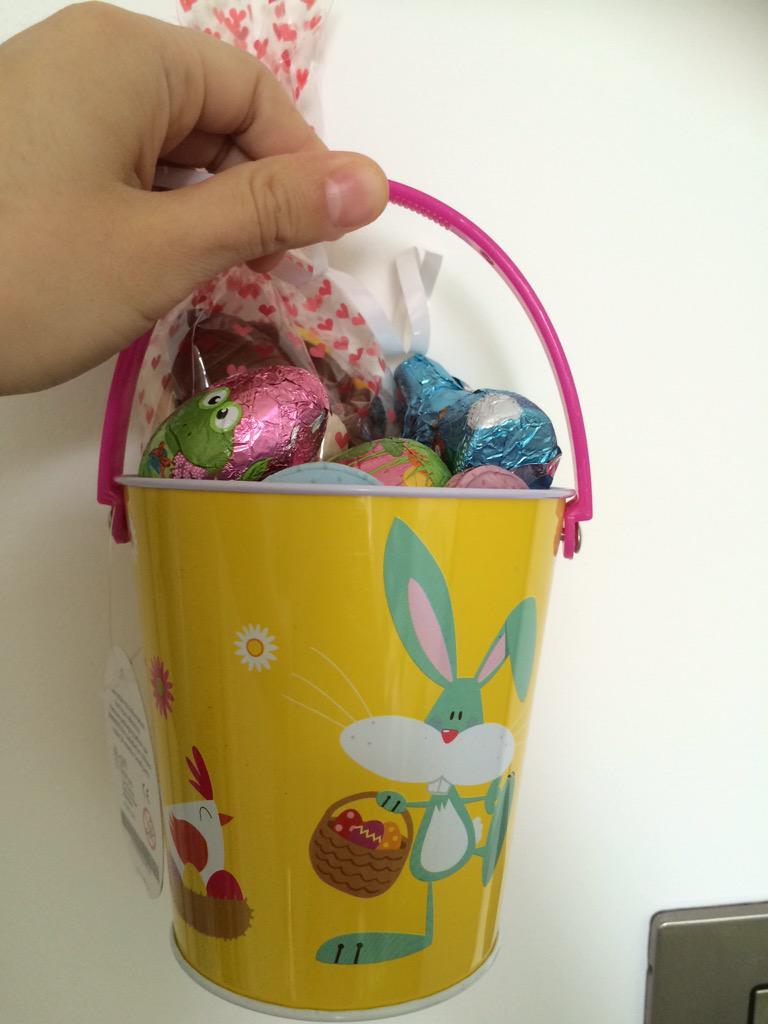 Tcww0817's tweet photo. A Bucket of happy Easter from @SarararaCoffee http://t.co/J7XWkT4HqS