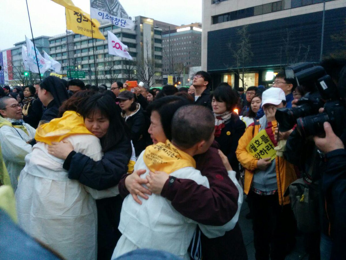 peoplepower21 tweet picture