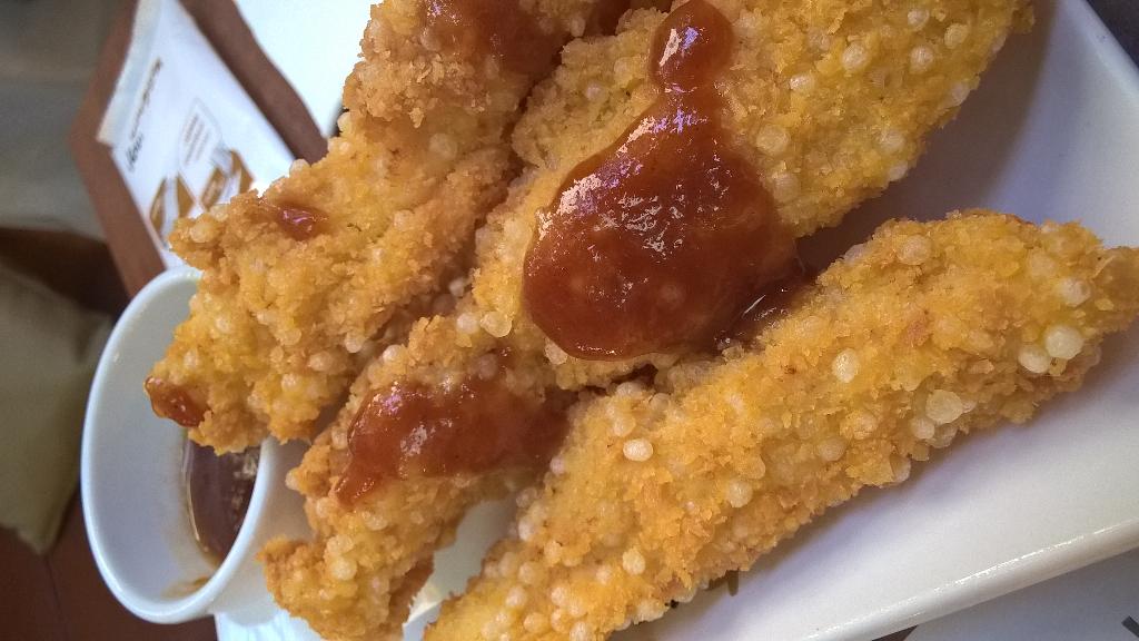 sdkvau's tweet photo. นี้หรือ Sal Sal อร่อยดี #kyochon1991 @zippyzappe http://t.co/0sVkFS184y