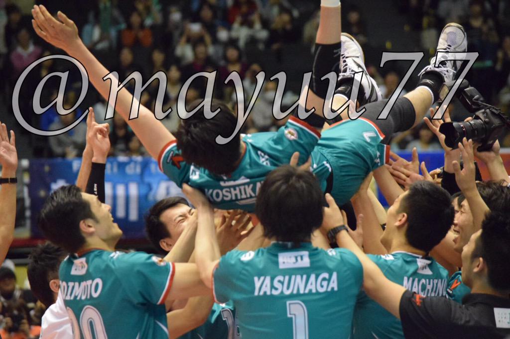 mayuu77's tweet photo. 優勝おめでとうヽ(；▽；)ノ♡♡13年間ずっと彼を応援してきたけど13年間の中で今日が【今までで1番良い表情】してた！こんな素敵な試合、瞬間にその場にいれて彼をこのチームを応援できて本当に幸せ！本当におめでとう！ボールと共に帰ります！ http://t.co/0OItdOz7Do