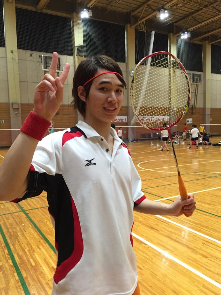 早稲田大学バドミントン同好会 サークル員紹介 No 5基幹理工学部新3年まさひろさん O 練幹チーフが明日から始まる練習の紹介をします 一言 同好会の練習環境には自信があります バドミントンするときはこのヘアバンドした人を見つけてね