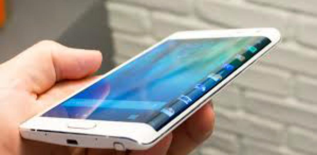 HEADOFTRAP's tweet photo. Smh watch apple steal this tech for the Iphone 7 and call it revolutionary #GalaxyS6edge http://t.co/0jqZBePcm0