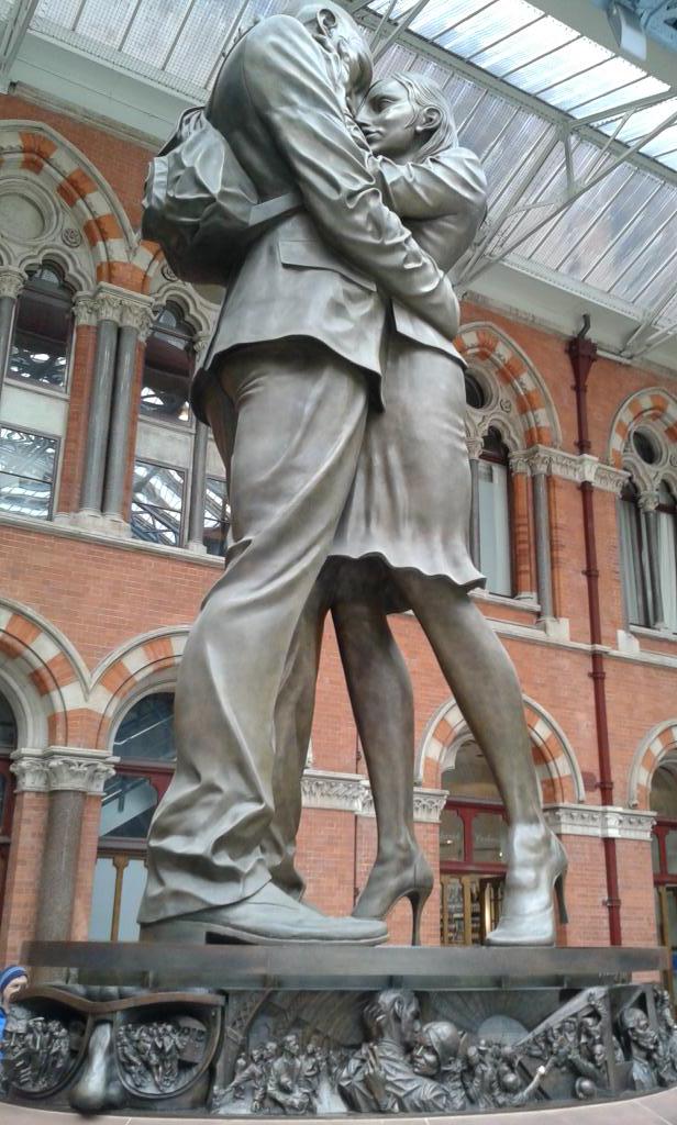 alleusgard's tweet photo. På S:t Pancras station. Funderar på att ta en dagstripp till Paris men det blir nog för dyrt. http://t.co/ONJFbLvirI