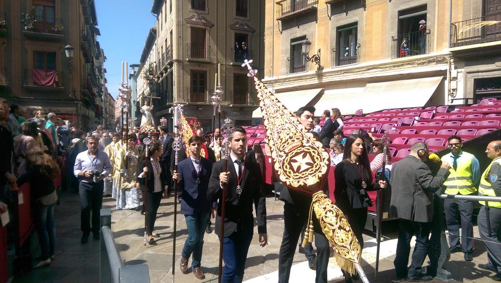 ViaCrucisGR's tweet photo. Representación de nuestro @GJovenViaCrucis en el cortejo de los Facundillos de @HumildadGranada. http://t.co/Ou7tir5zTo