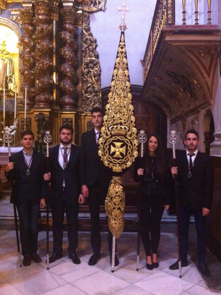 ViaCrucisGR's tweet photo. Representación de nuestro @GJovenViaCrucis en el cortejo de los Facundillos de @HumildadGranada. http://t.co/Ou7tir5zTo