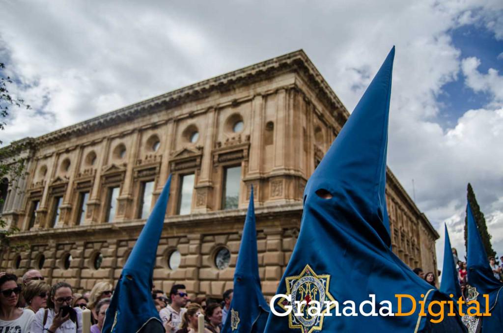 granadadigital's tweet photo. Sábado Santo en Granada, lo mejor en imágenes http://t.co/kgx0z5rsTW  #SSantaGD http://t.co/lqnQUyTHMm