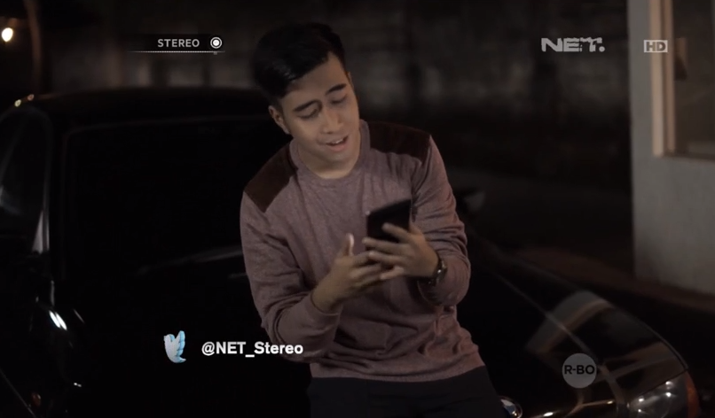 EsKopi48's tweet photo. Judul lagu nya apa? RT @NET_Stereo: Alex mencoba meminta maaf dengan menyanyikan sebuah lgu untuk Diva #StereoNETeps3 http://t.co/ozqxBxVWyC