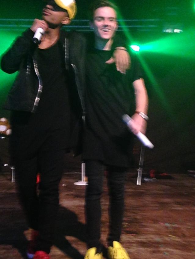 DANIIQUEX_'s tweet photo. @CasszRon @officialdioni http://t.co/s6kVT262oC