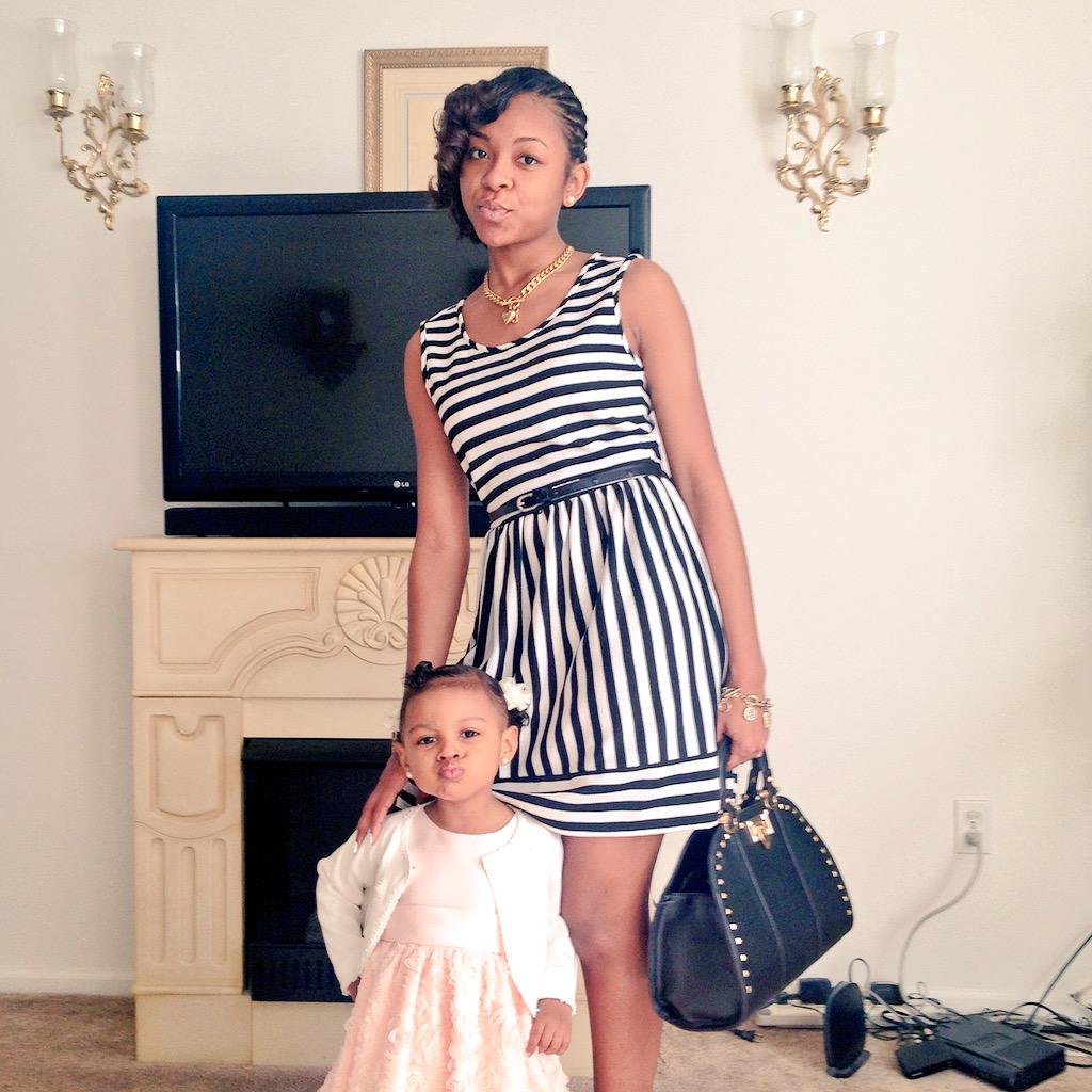xoxoshanel_'s tweet photo. last Easter w/ my two besties #heyminime #heysissy 💉👯👶 I still look exactly the same😩😳😍 http://t.co/kaR7Hjyj2V
