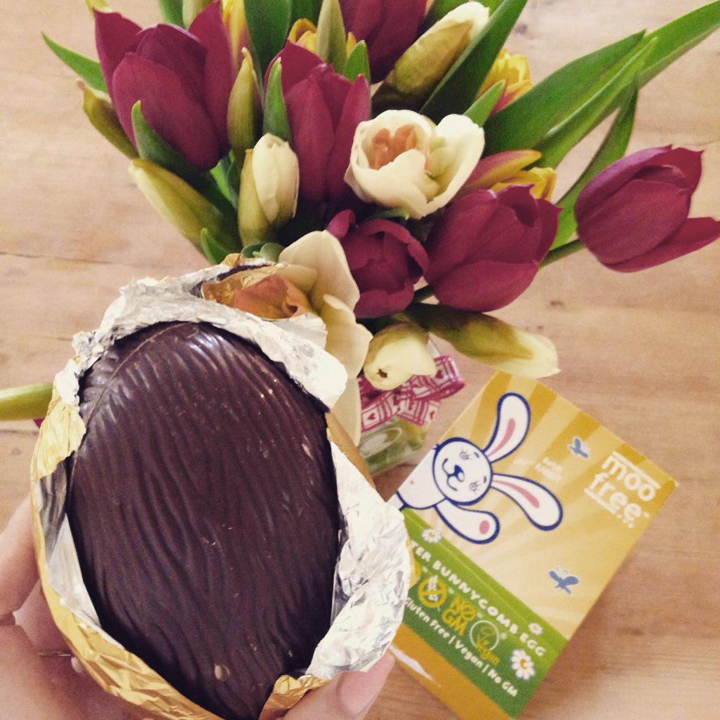 FODMAPfree's tweet photo. About to crack into my @MooFreeChoccies #dairyfree #glutenfree Easter egg. Happy Easter!🐣💐🐰 http://t.co/bQyw3FubkP http://t.co/C42lQXJbyM