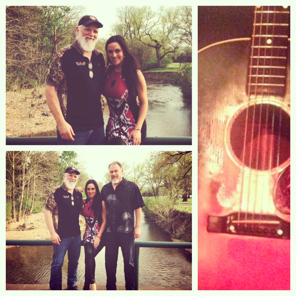 MastersMarie1's tweet photo. One year ago today... @fontanelmansion #MastersMarie #concert #winery #HappyEaster http://t.co/Ee9Fgmuhrg