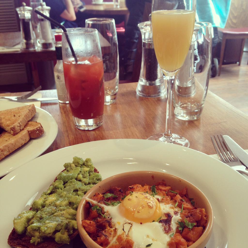 Charlie_Parsley's tweet photo. Amazing Brunch on the New Kings Road #mimosa #brunch #bloodymary http://t.co/v0AtLLx3Sc