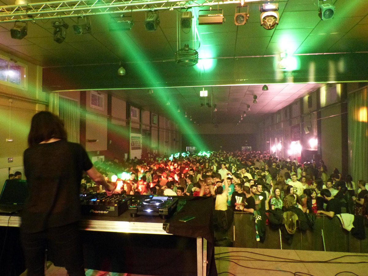 AceBoyDeejay's tweet photo. @ThugLadiesdjs expectacular sesión ayer en #ITP15!!! Aquí tenéis un par de fotazas!!! Nos vemosss!! http://t.co/3Fq1WmLFDm