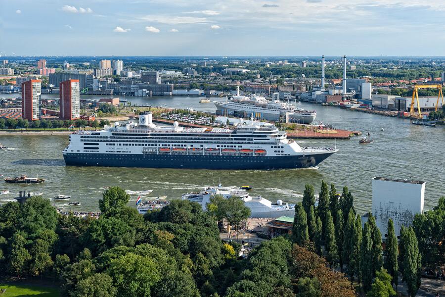 TEUbooker's tweet photo. Cruiseschip Rotterdam weer in zicht | #NLRTM http://t.co/1MPKgdUcSJ via @NL_RTM http://t.co/VSxez0dUsr