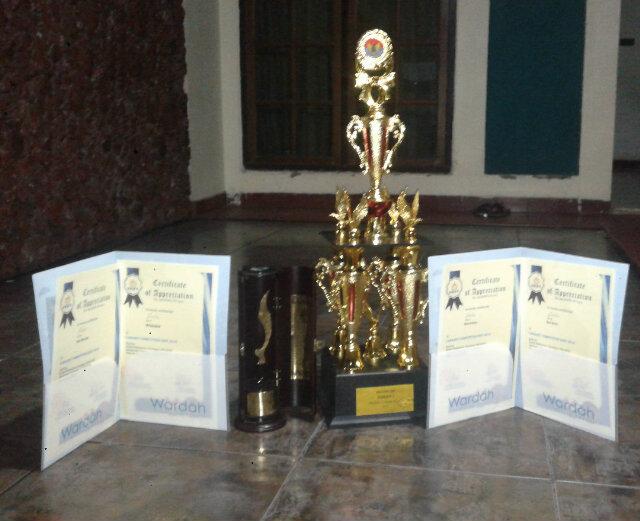 smile19_focus's tweet photo. "@maharpramesty: Congratulation @SmileKabaret The best actor, actress, director and The Winner  http://t.co/3L413TUBI3"