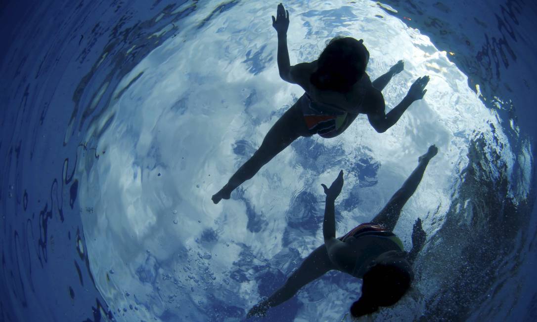 JornalOGlobo's tweet image. #FOTOS: Com vaga garantida na #Rio2016, dueto do nado sincronizado quer lugar no pódio. glo.bo/1CH5Au9