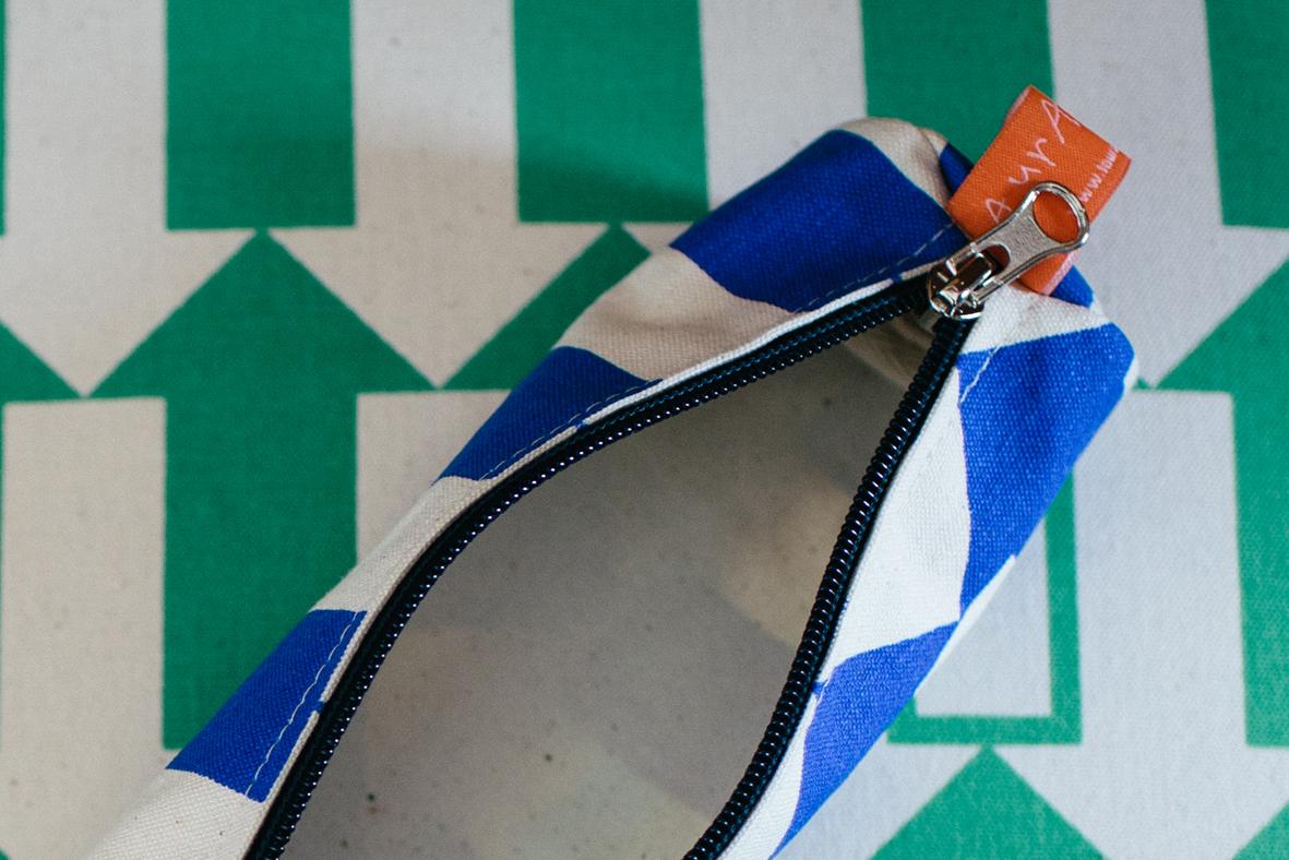 LauraSpring1's tweet photo. Did you know our zips are all made here in the UK? #supportlocalmanufacturing #madeinbritain http://t.co/LhRLf8OMNx http://t.co/s4wJjZAtwM