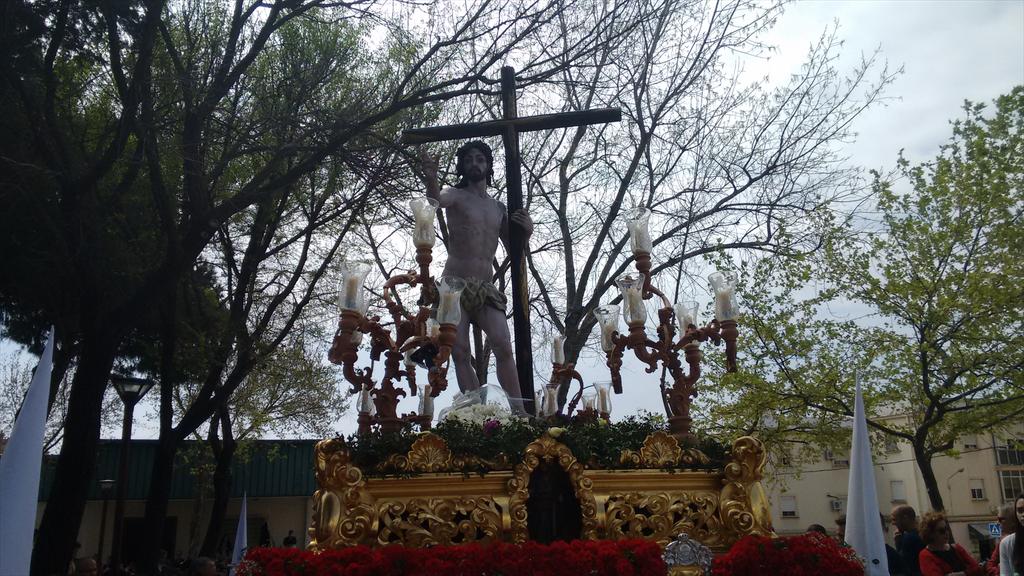 Nuestro Padre Jesús Resucitado por el Paseo "Virgen del Buen Fin". #ssisla2015 #CofradeAPP15.