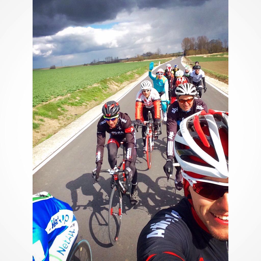TomekMickiewicz's tweet photo. Trening Wielkanocny zrobiony, teraz trzymamy kciuki za @maciejbodnar na #rondevanvlaanderen 
Wszystkim Wesołych Świąt http://t.co/kRVBT19rrM