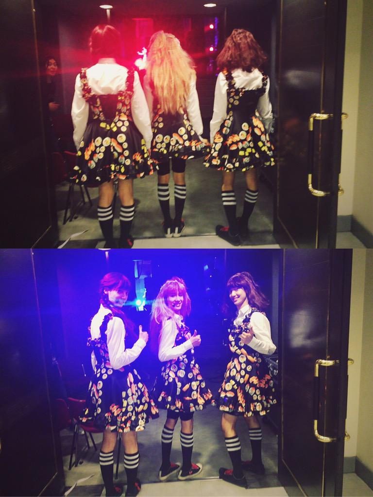BOYF_DH's tweet photo. 콘서트중 뒤태미녀들 발견  #저기요 #미안합니다 http://t.co/T5m3jAsMR6