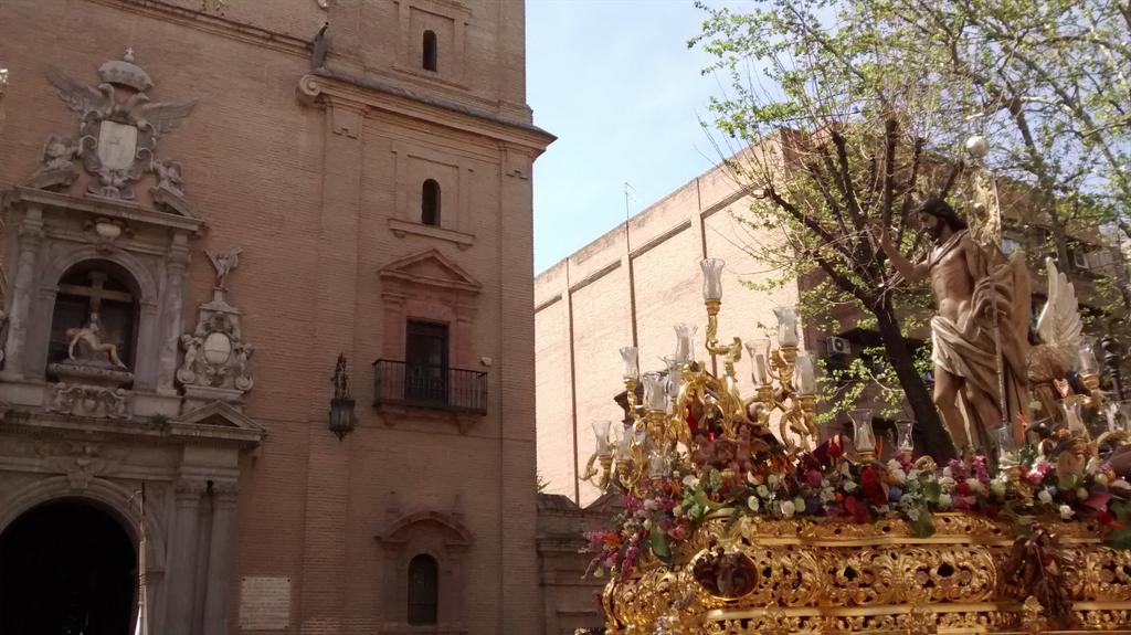 cruzdeguiagrx's tweet photo. "@AngelGranaino: Y al tercer día Resucitó @cruzdeguiagrana @granadadigital #SSantaGD http://t.co/Of5cvphTIg"