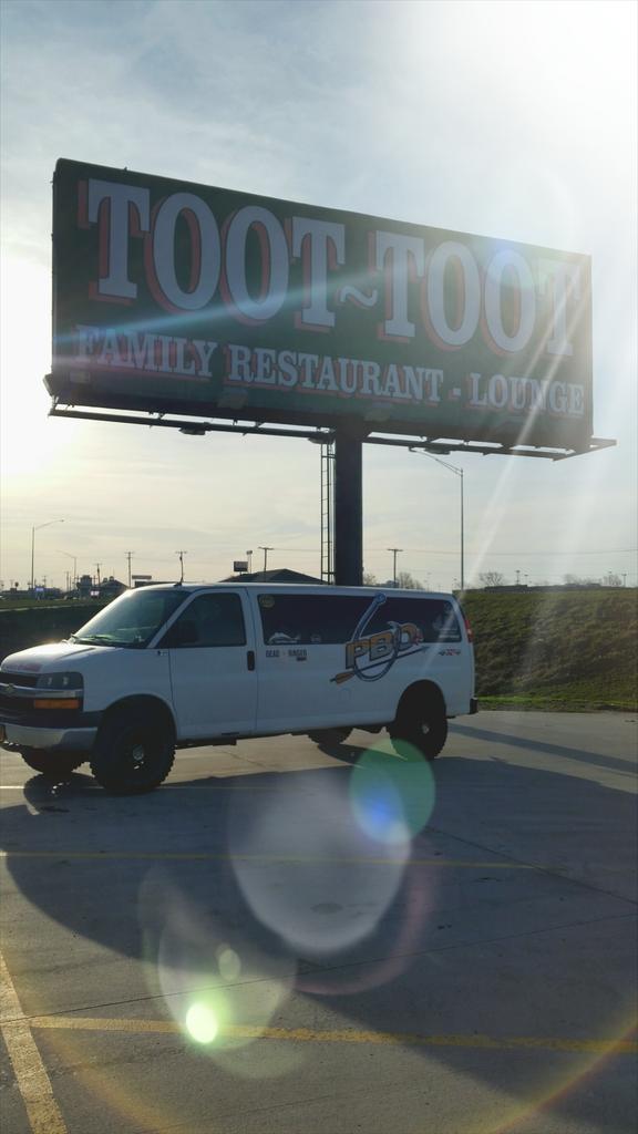 Brian_Hitcome's tweet photo. Headed to Kansas couldn't pass up on a opportunity  to stop at one of our favorite restaurants to fuel up! #Team 365 http://t.co/dnK5cRSiW5